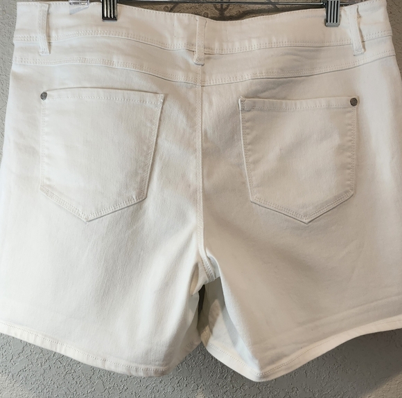 NWT Est 1946 Denim White shorts mid-rise - Picture 2 of 10